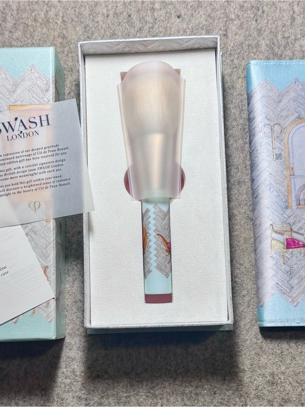 Cle De Peau Beaute LE 2014 Powder Brush with Case